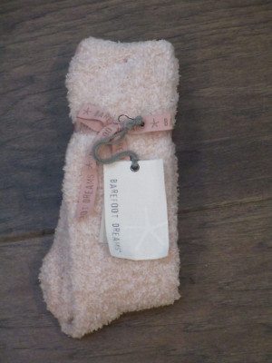 BAREFOOT DREAMS COZY CHIC WOMEN'S HEATHERED SOCKS IN DUSTY ROSE/WHITE  ONE SIZE-image