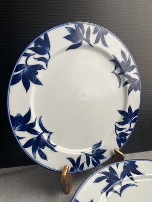MING - Pier 1, White Blue Leaves Dinner Plates Great Condition. Set 4.-image
