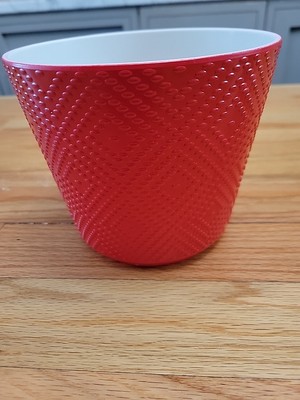 Red Plastic Flower Pot 5 In Tall-image