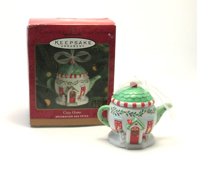 2001 Porcelain Hallmark Keepsake Christmas Holiday Ornament 