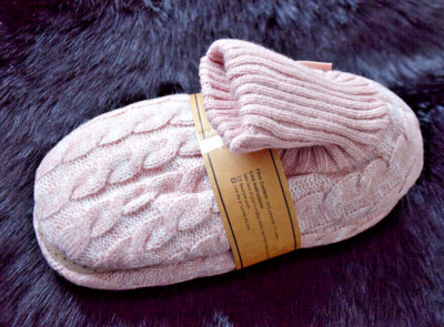 LONGBAY Cozy Ice Pink Slippers Women's Size S (6-8) Socks, NEW-image