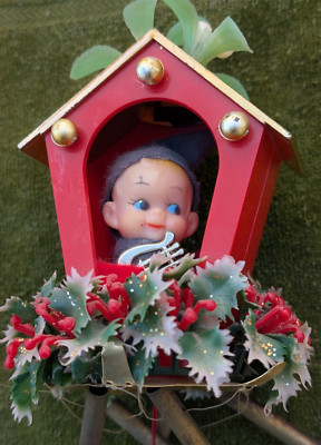 VTG 1963 CHRISTMAS PIXIE ELF SENTRY WIND CHIMES HARP HOLLY MISTLETOE HONG KONG-image