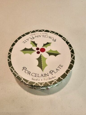 DII (DESIGN IMPORTS) HOLLY SPRIG PLATES SET OF 4 CHRISTMAS PLATES 7.5