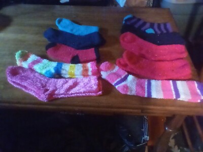1 lot of 10 Soft and Cozy Fuzzy Women's Socks-image